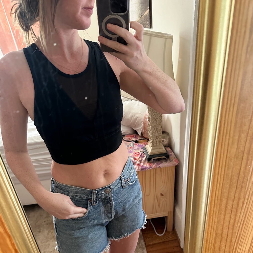ALO YOGA BLACK TOP WITH SHEEER
